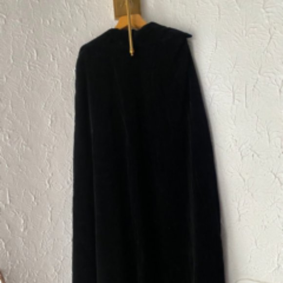 Vintage Quad Black Cape - Picture 4 of 5